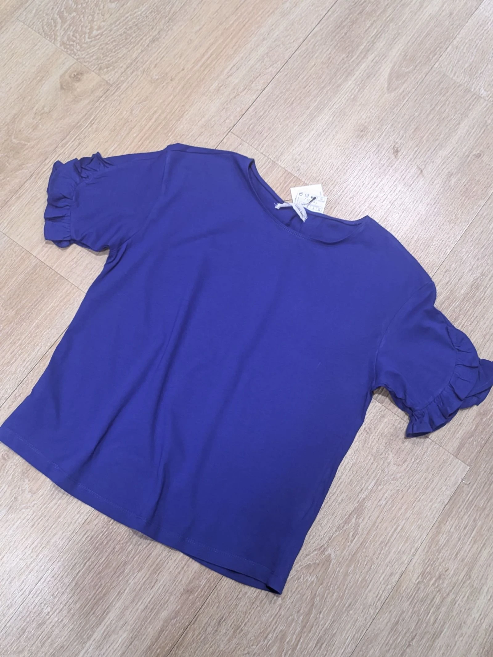 Camiseta Azul Eléctrico con Mangas de Volantes – Talla S de Sfera